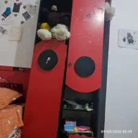 تخت قرمز