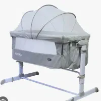 تخت و گهواره کنار مادر