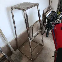 چهار پایه آهنی