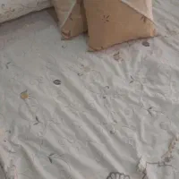 رو تختی و بالش