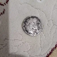 یک عدد سکه ای قدیمی