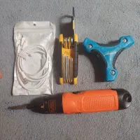 مقداری وسیله و کابل شارژ