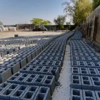کارگر بلوک زن دیواری