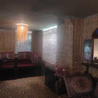 همکار خانم در اشپزخانه