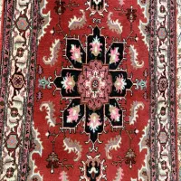 فرش دستباف خوش رنگ