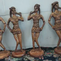 مجسمه چوبی