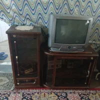 تلویزیون. اسپیکر. تخت. ضبط. ساعت