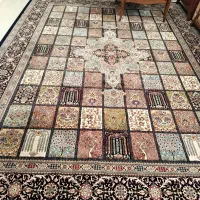 فرش زمرد مشهد 700 شانه طرح خشتی سرمه ای