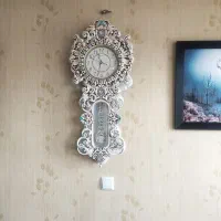 ساعت دیواری کرم رنگ