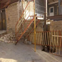 دو عدد نرده وا یک عدد پله