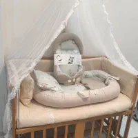 تخت کنار مادر سولیکا