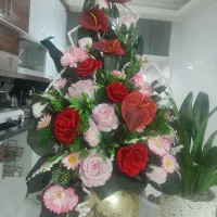 گل بزرگ همراه گل دان بلورین