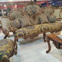 فروش مبلمان کلاسیک و راحتی.با میز  با قیمت مناسب