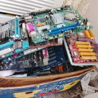 جمع آوری کامپیوتر های قدیمی واز رده خارج شده