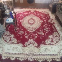 دوعدد فرش قرمز