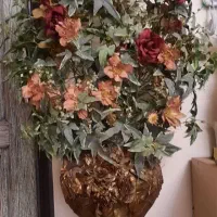 گلدان با گلهای خارجی