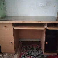 دو عدد میز کامپیوتر و صندلی