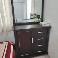 میز آرایش بهمراه آینه