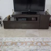 میز و تلویزیون