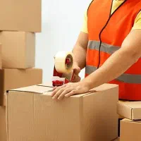 همکار آقا برای بسته بندی لوازم آشپزخانه و کادویی