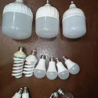 تعداد زیادی لامپ کم مصرف