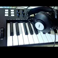 میدی کیبورد Alesis v25