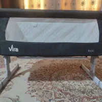 تخت یا گهواره کنار مادر