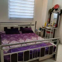 تخت دونفره باتشک وآیینه توالتی میزکناری