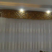 پرده همراه کتیبه چوبی