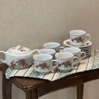 فنجون گل سرخی و قوری برقی ژاپنی و استکان