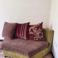مبل دو نفره تک به همراه ۴ عدد کوسن|مبلمان خانگی و میز عسلی|تهران, شاهین|دیوار