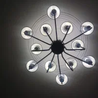 لوستر 12 شاخه و آباژور کنار سالنی مکرومه