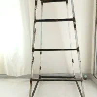 چهارپایه فلزی آهنی
