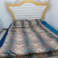 تخت به همراه دوتا عسلی