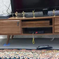 میز تلویزیون چوبی در حد نو سالم