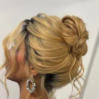 پدیکوریست شنیون کار مژه کار و اجاره کافه