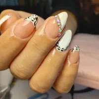 کاشت و ترمیم ناخن و مژه مترو سبلان