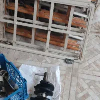 پنجره آهنی سنگین.تسمه وسپری ساخته شده