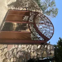 چهار-دیواری-آجین-دوجین-تاپ-لوکیشن