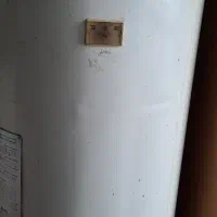 آبگرمکن کارکرده ، نشتی دارد.