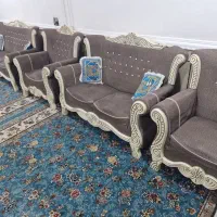 مبل ۷ نفره به همراه گل‌میز شیشه‌ای