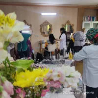 آموزش دوره های آرایشگری میکاپ رنگ مو مژه کوتاهی
