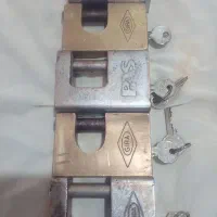 ۴عددقفل کتابی