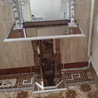 آینه و شمعدان با میز