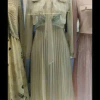 کسی هست واسم لباس بفرشه در دیوار