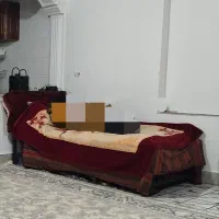 تخت فلزی بزرگ