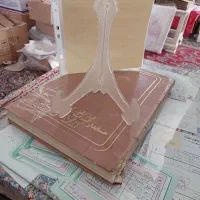 پایه نگه دارنده ظروف و قاب عکس