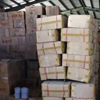 ترمووال و آینه و کاغذ دیواری