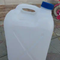 تعدادی گالن در حدنومیباشد