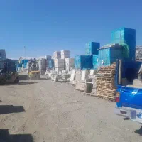 کارگر ساده انبار جوان و با سواد